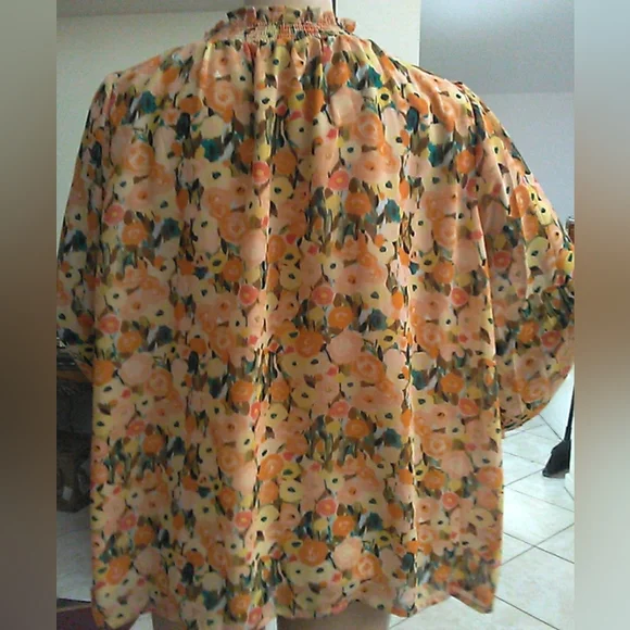 BNWOT Entro MULTI COLOR FLORAL Blouse W/ Mandarin Collar SZ. SM PEACHY COLORS - Picture 4 of 8